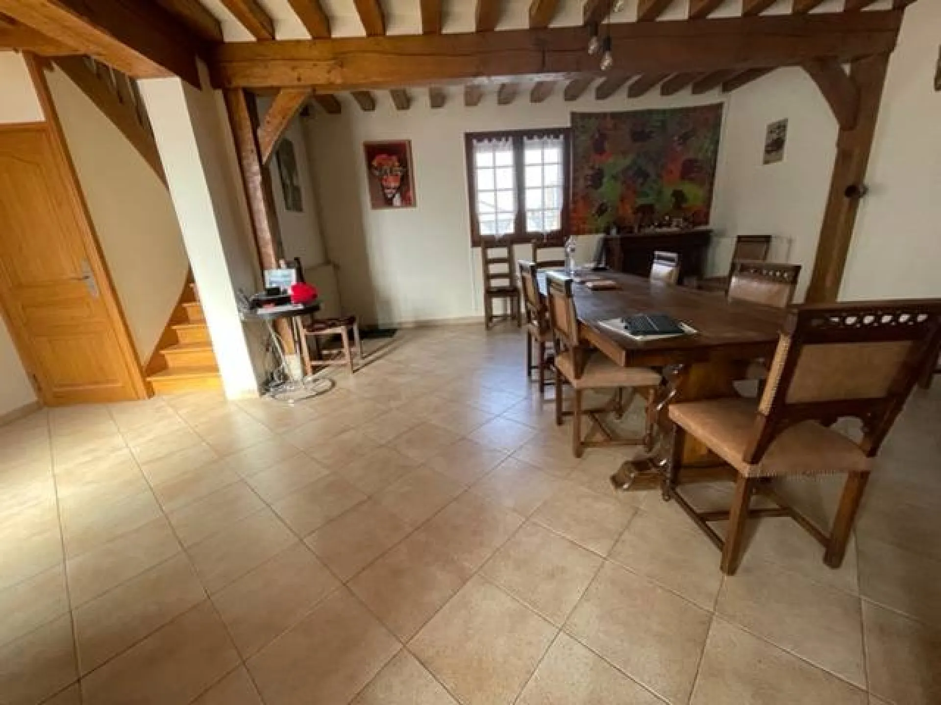 salon avec cheminée