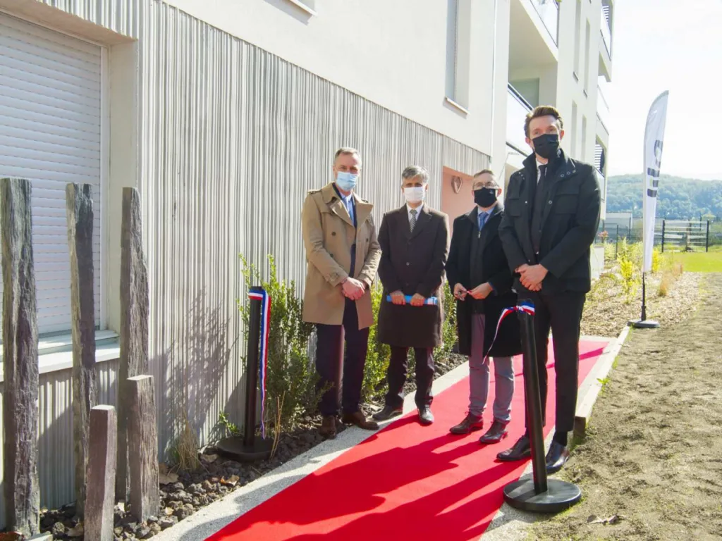 Reportage photographique événementiel inauguration de la Résidence D'Clic geste inaugural coupé de ruban