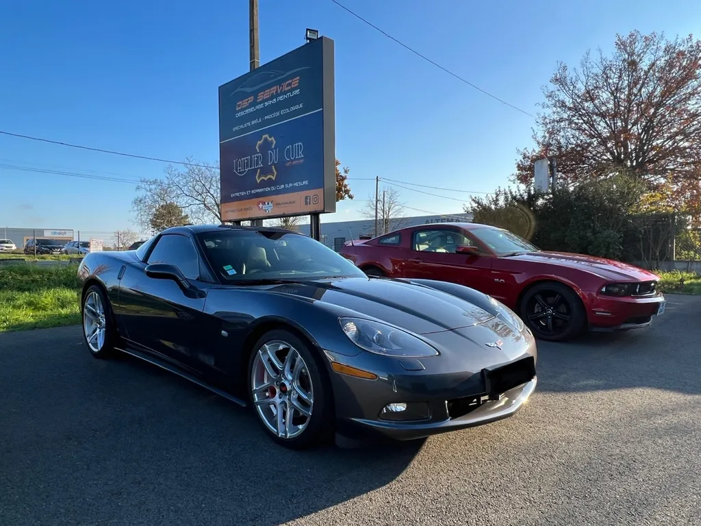 Film de protection PPF Skyfol Elite sur une Corvette anthracite, à Arnage près du Mans.