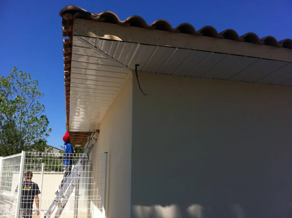 Obtenir un devis gratuit personnalisé pour du lambris Aluminium de couleur Blanche à Orange dans le Vaucluse