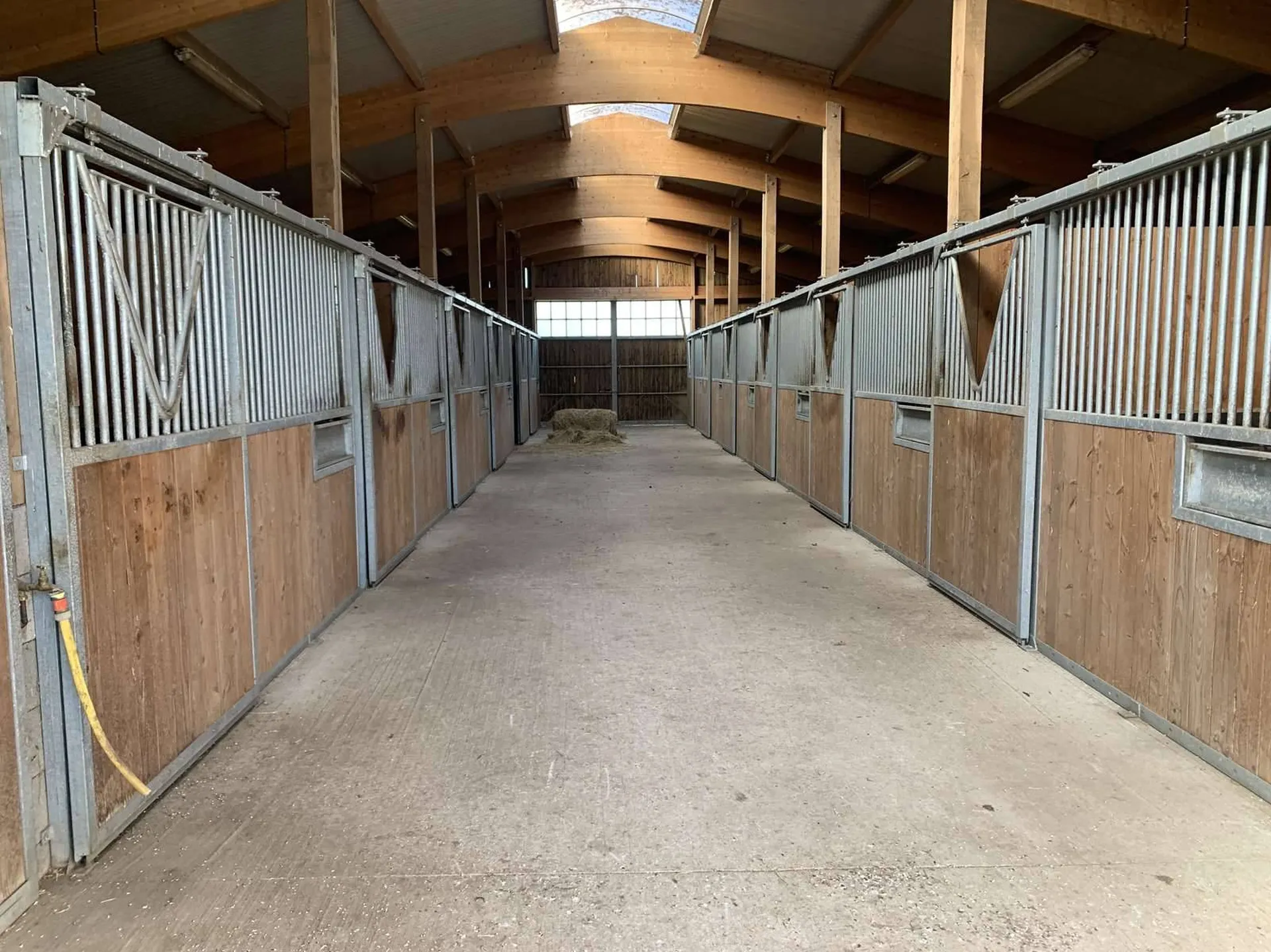 Entre VIMOUTIERS (61120) et ORBEC (14290), A VENDRE HARAS avec 39 ha