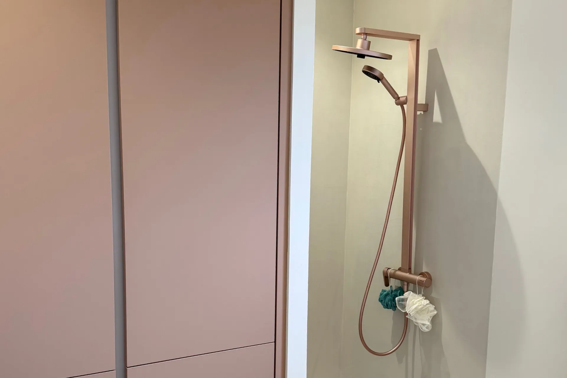 rénovation de salle de bain en rose poudrée à Fonsorbes