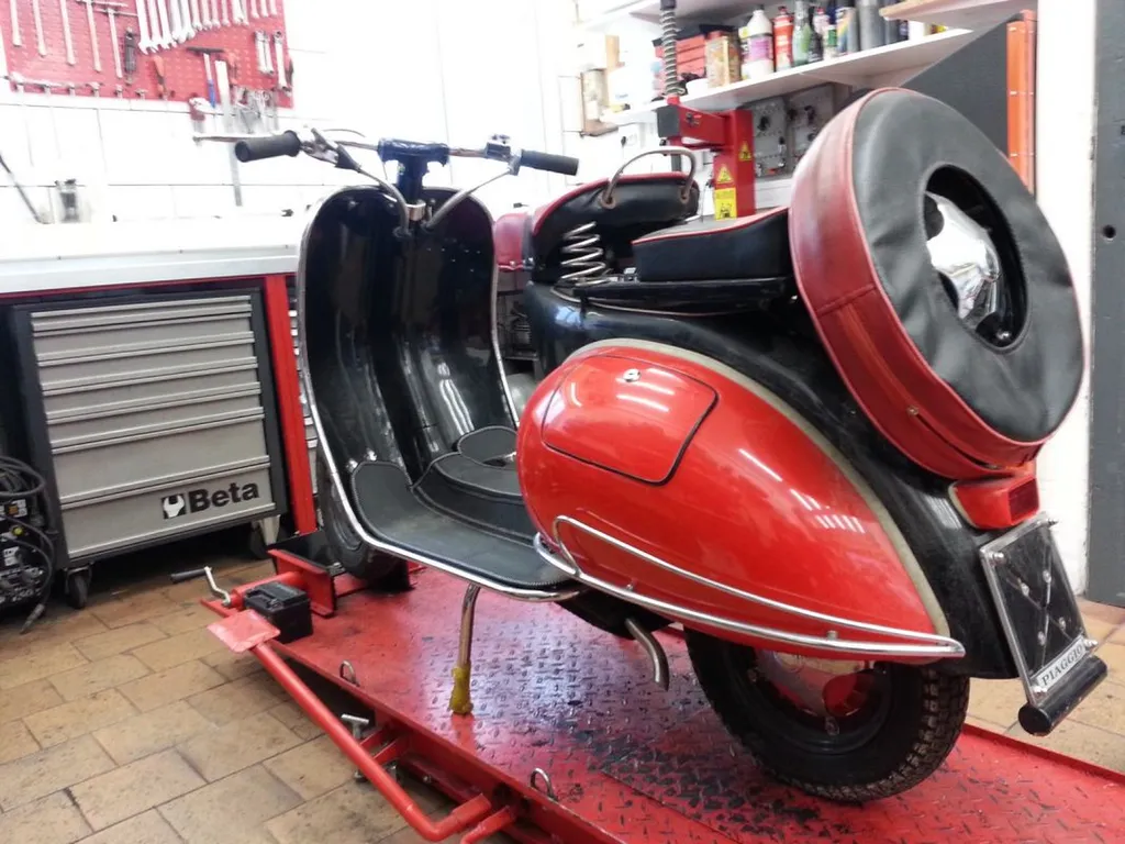 VESPA FARO BASSO BANDOL
