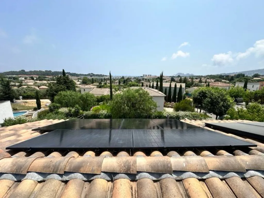 Pose de 6 panneaux photovoltaïques Dualsun 500W dès 6 900€ avec Provence Energie Solaire Services