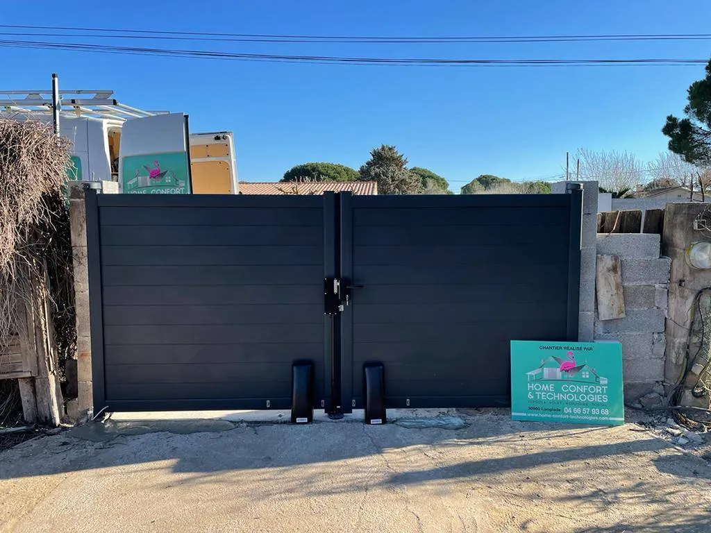 Installation d'un système autoporte avec portail en aluminium au Grau du Roi près de Saint Laurent d'Aigouze