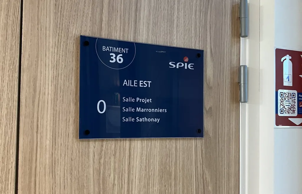 Signalétique en intérieur pour sites SPIE en région Rhône-Alpes
