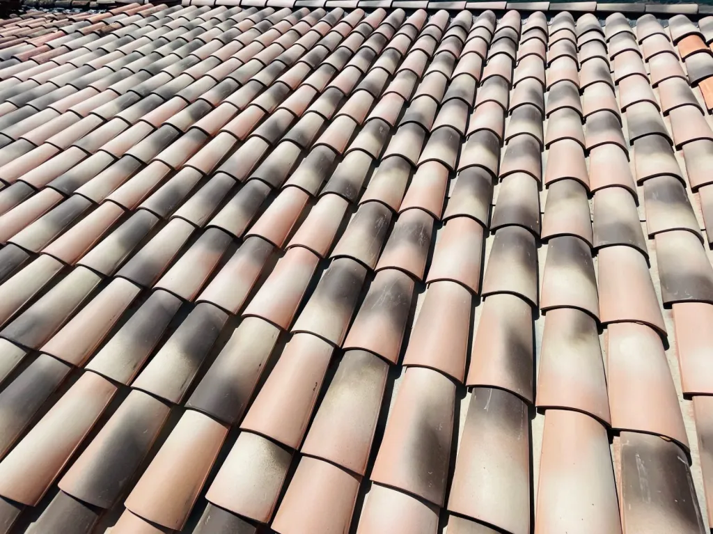 Couvreur pour changement de toiture de maison suite à de multiples fuites à Aix les Milles 13290