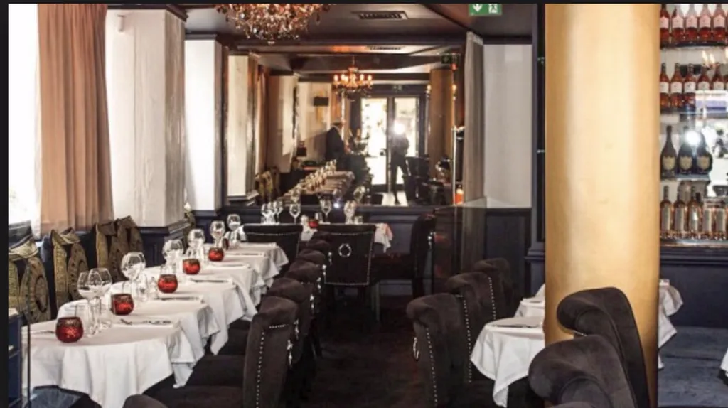Location - Restaurant 245 m², Trocadéro, Passy, Avenue Paul Doumer 75116 PARIS