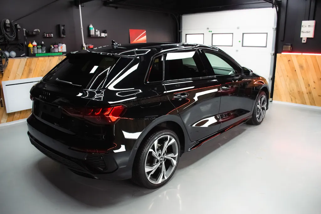 Traitement céramique Gtechniq Crystal Serum Light sur Audi A3 neuve à Senlis