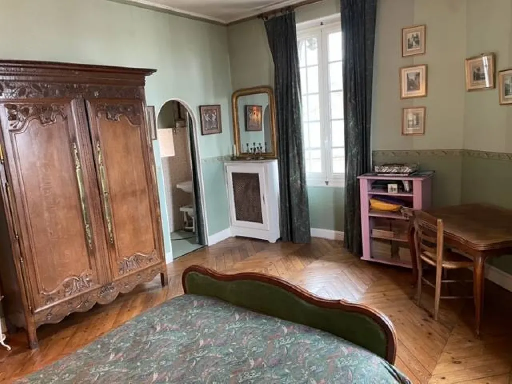 A vendre belle propriété anglo-normande de 260 m² habitables édifiée sur 778 m² de terrain