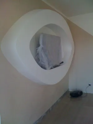 Murs et support de télévision en béton ciré TERRE DU MONDE