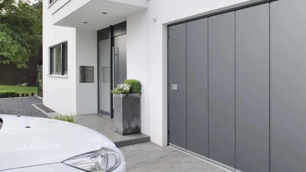 Portes de garage sur mesure : design et fonctionnalité adaptés à vos besoins