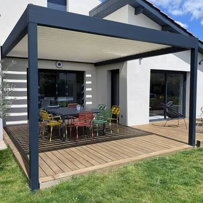 Installation et pose d'une pergola sur une terrasse en bois à Brumath