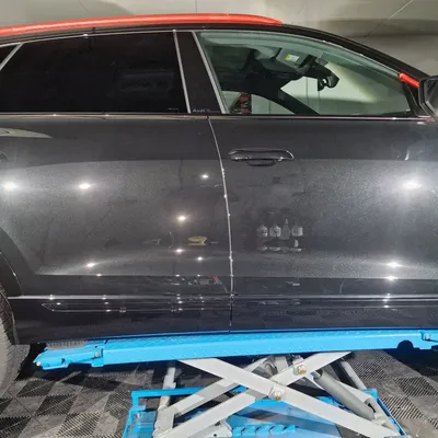 Detailing automobile haut de gamme avec traitement céramique complet, correction peinture et protections avancées à Thèreval