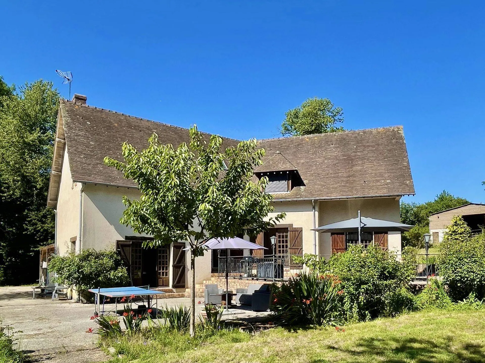 A vendre en Exclusivité - Propriété Équestre - Gites sur 10 Hectares – Calme Absolu et Nature Préservée à 20 min de Bernay (27 Eure)