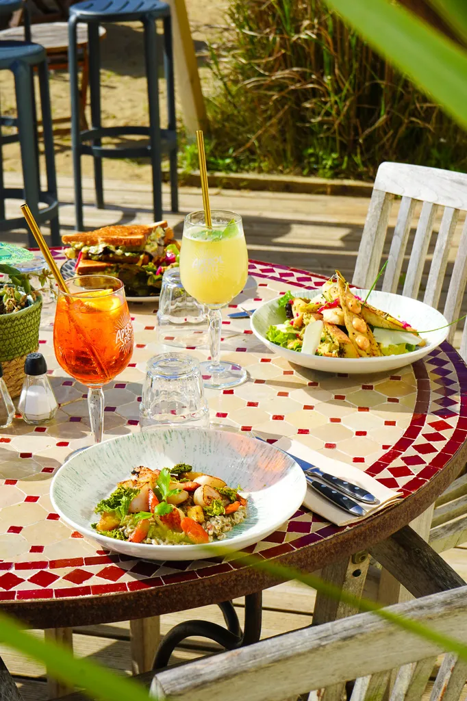 Jaja Cabana - restaurant & beach bar