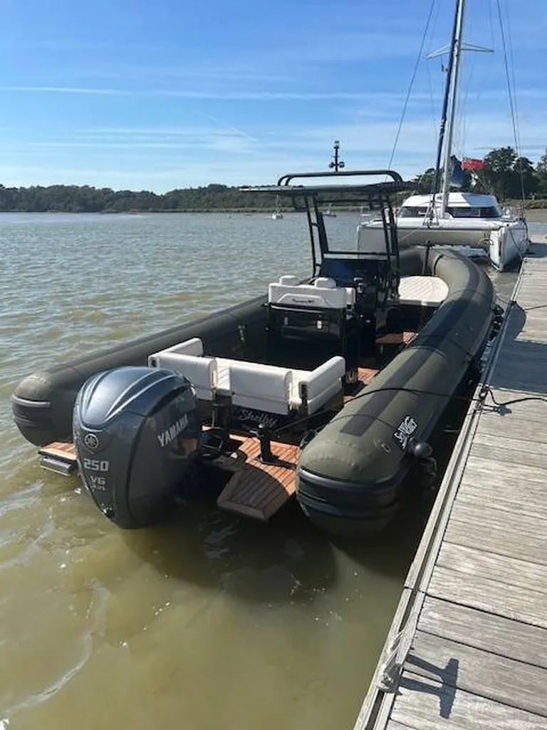 Phantom 260 Sea Water disponible à la location chez Bateau Evasion à La Baule Le pouliguen