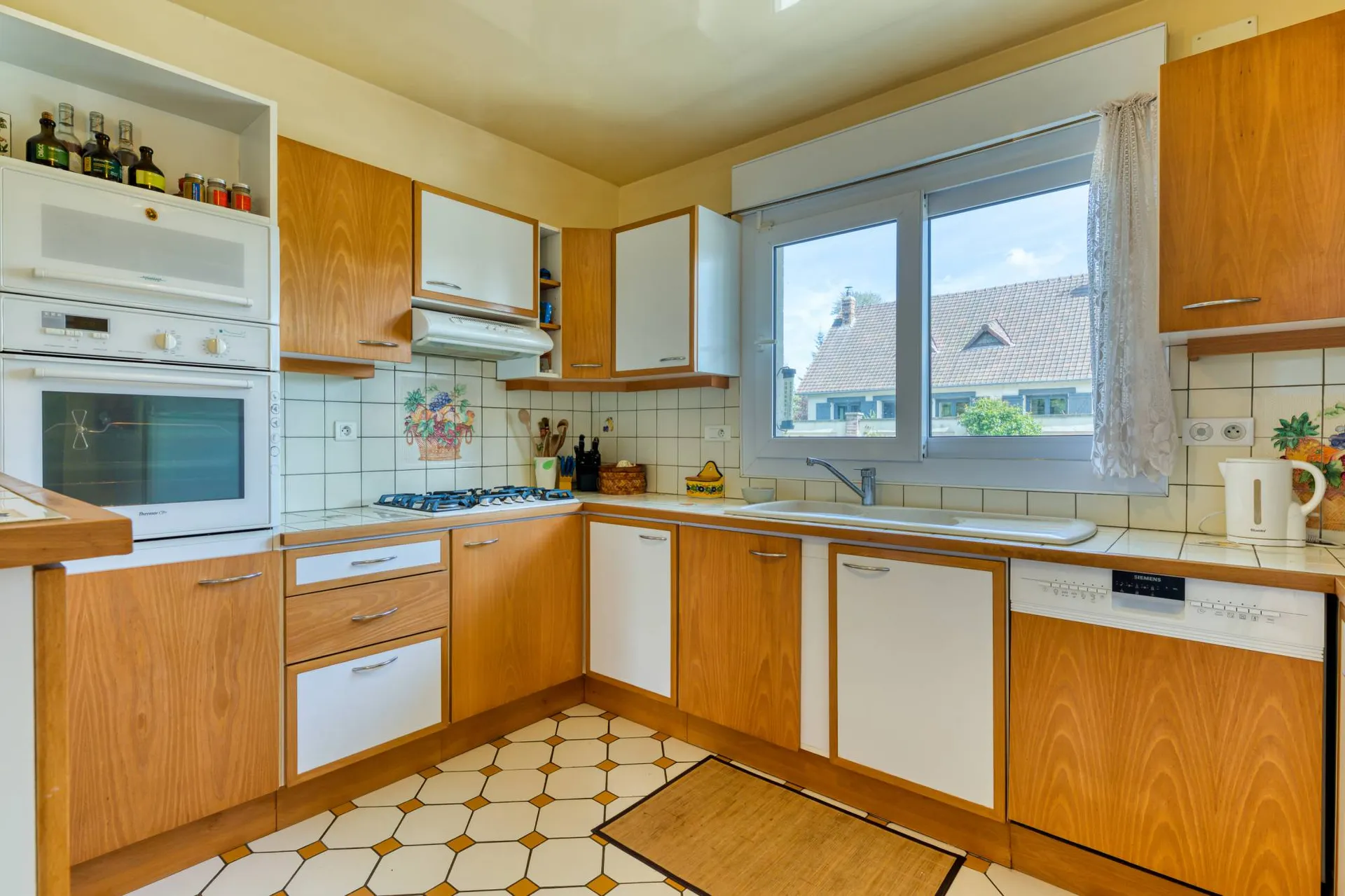 Vends maison moderne d'une superficie de 160m² avec piscine et garage