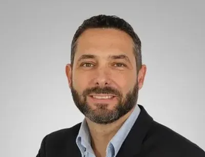 Sébastien Pagès, conseiller immobilier indépendant IAD, expert du marché local et estimation immobilière fiable dans le Var