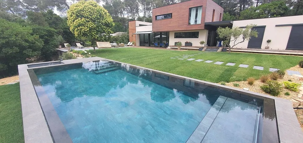 MARGELLE PISCINE EN GRANIT NOIR 