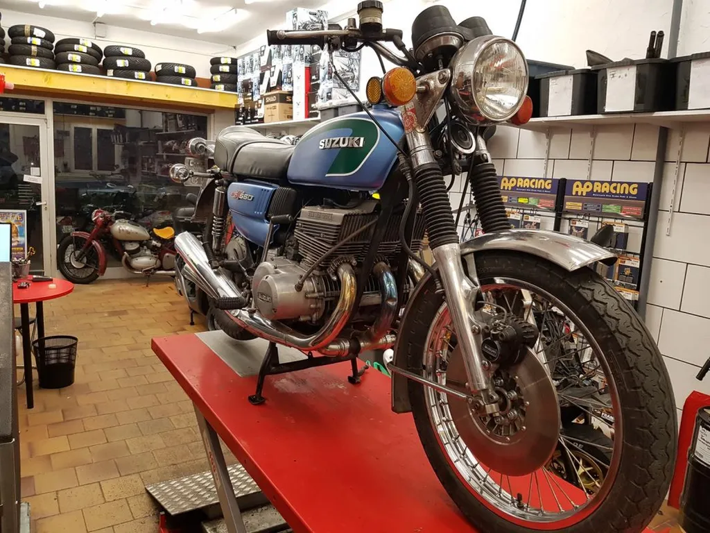 SUZUKI GT550 PACA