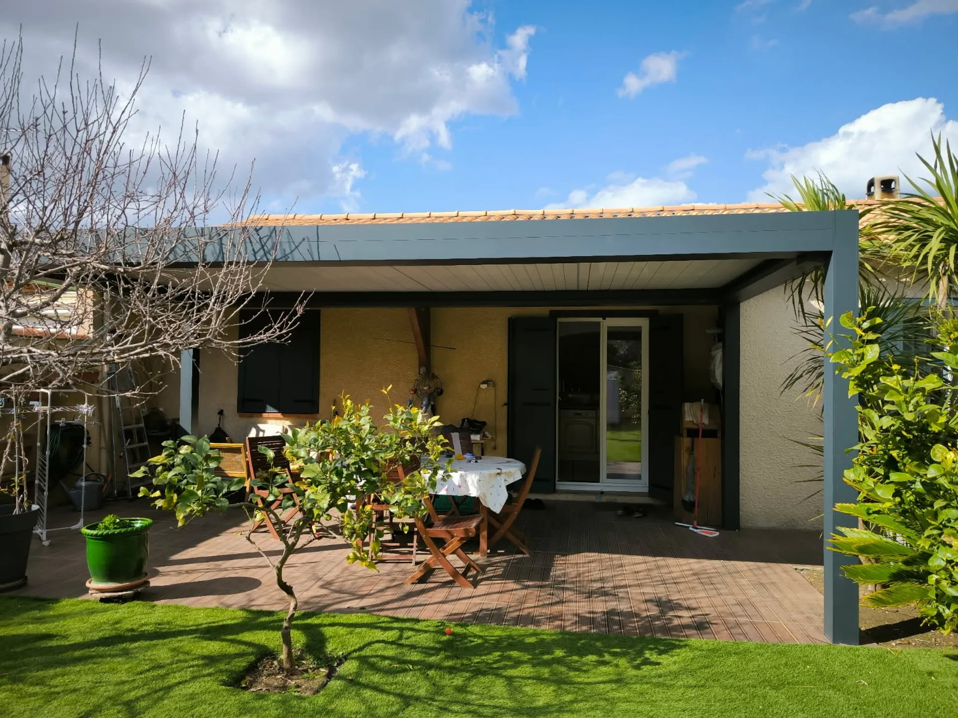 Mise en place d'une pergola Marquises Open sur Carry-le-Rouet