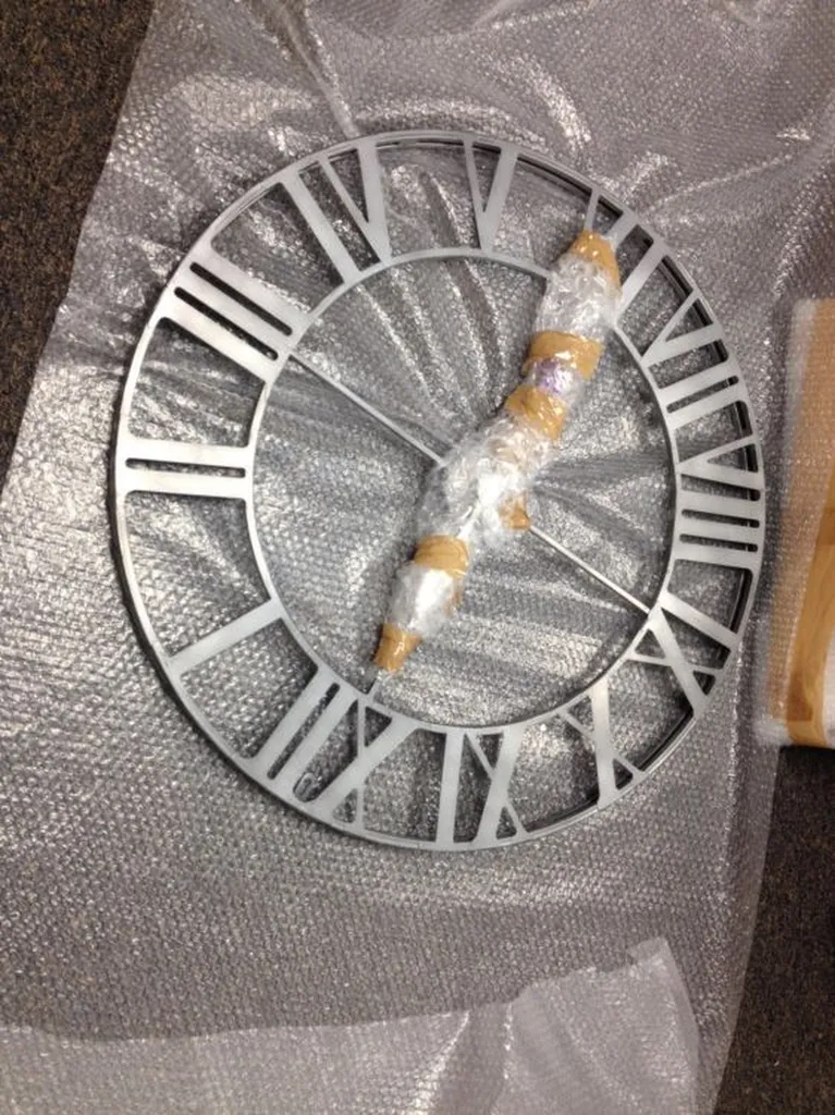 Emballage avant expédition suite à une vente sur leboncoin