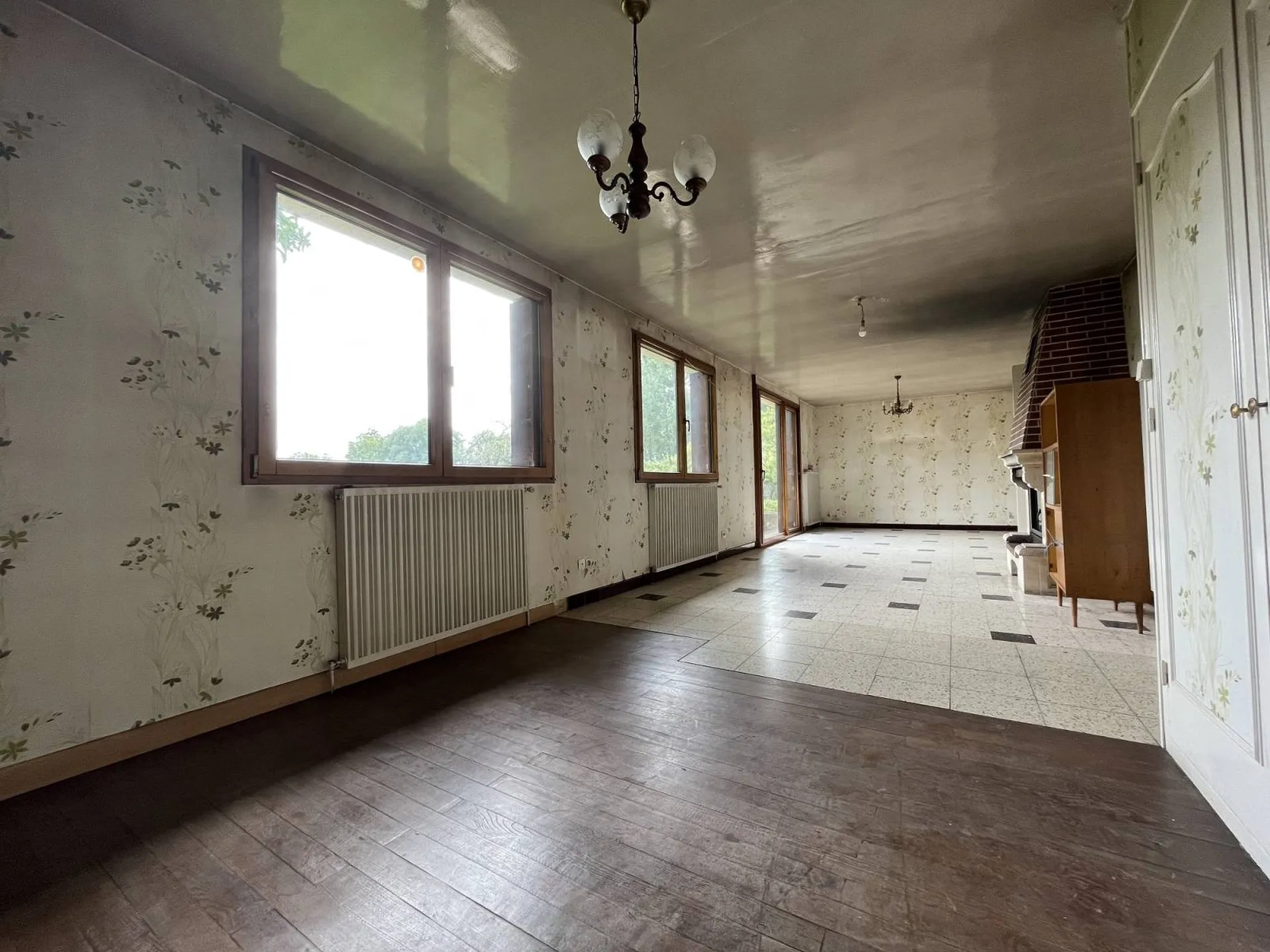 Maison individuelle de 1967 - Environ 2768m²  de terrain - Sous-sol complet