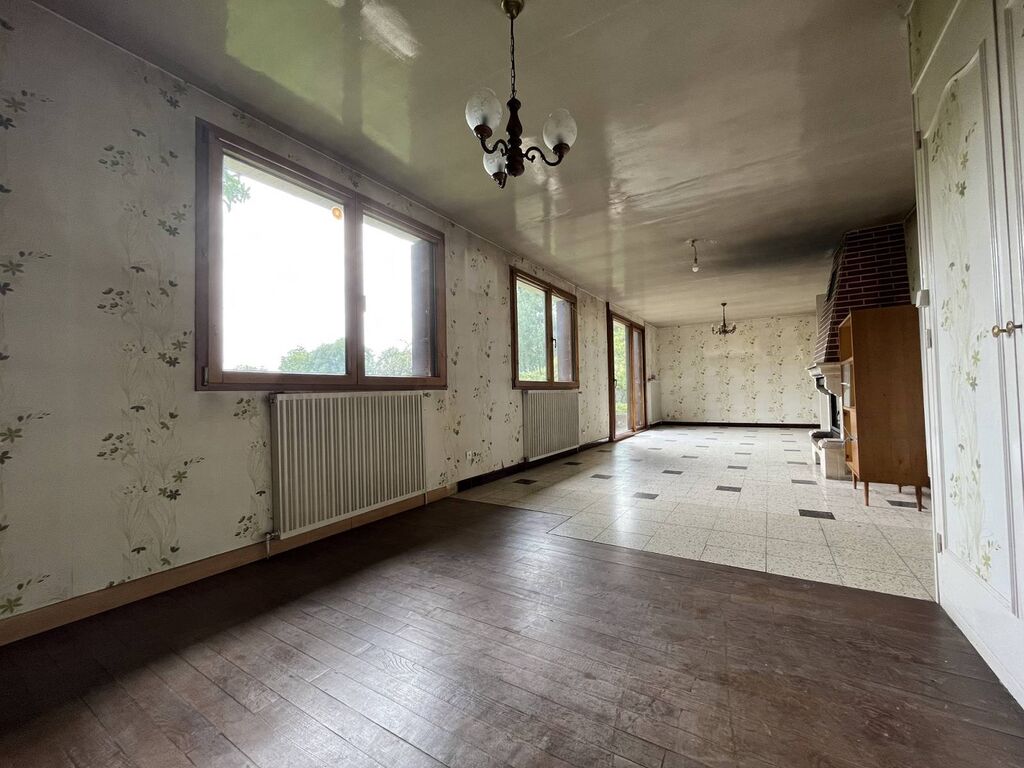 Maison individuelle de 1967 - Environ 2768m²  de terrain - Sous-sol complet