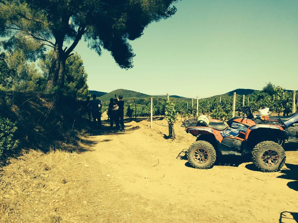 RANDONNÉE QUAD EN PROVENCE AVEC VISITE DE VIGNOBLE ET DEGUSTATION DE VINS