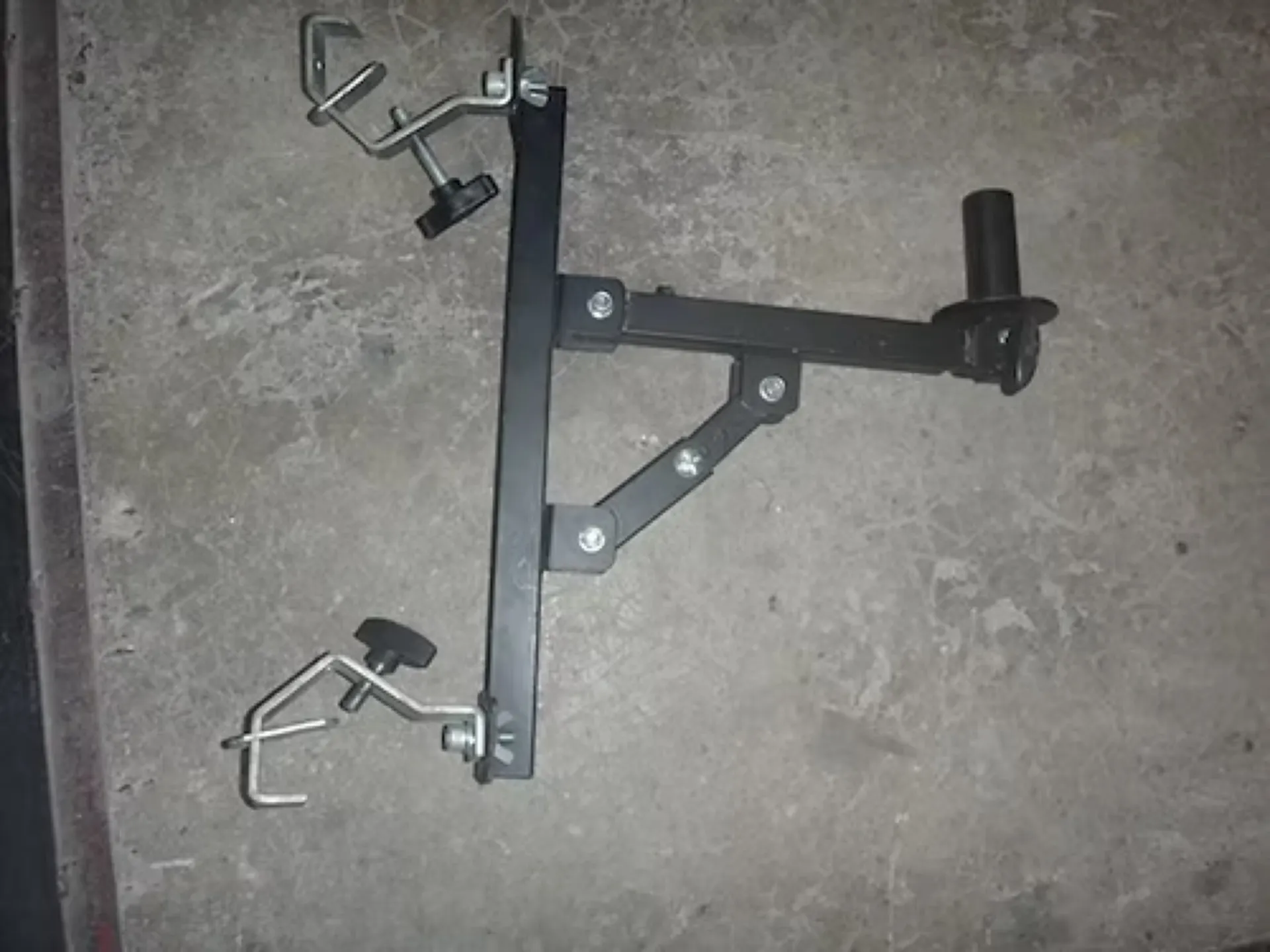 SUPPORT POUR ENCEINTE