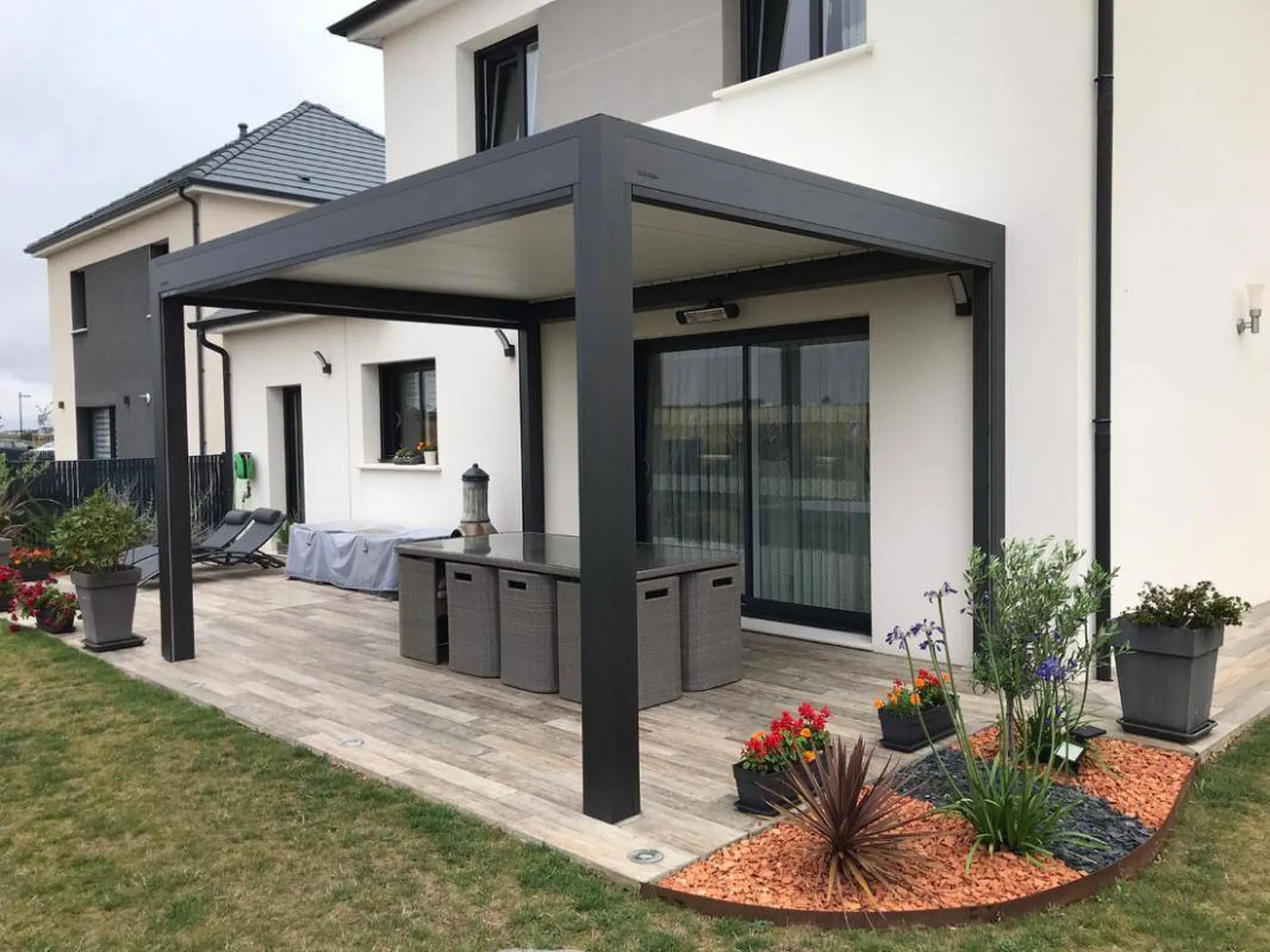 Devis pour la pose d’une pergola moderne haut de gamme à Martigues