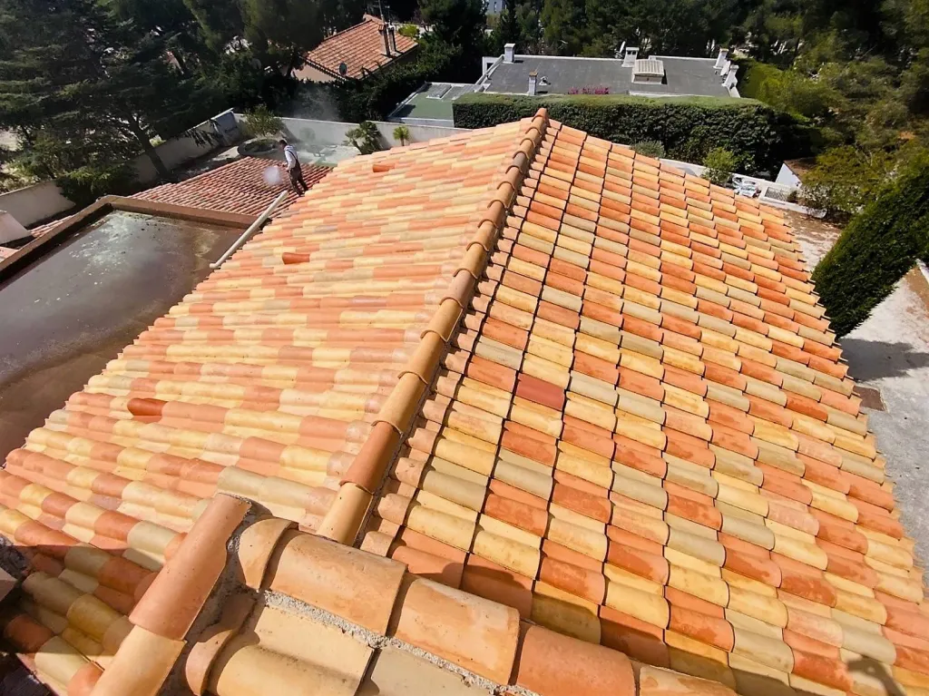 intervention de nettoyage toiture sur aix en provence