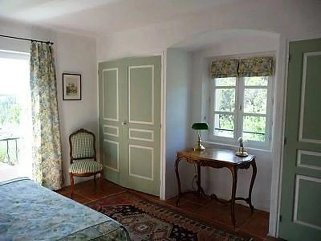 A vendre une maison de 4 chambres à cotignac 83570