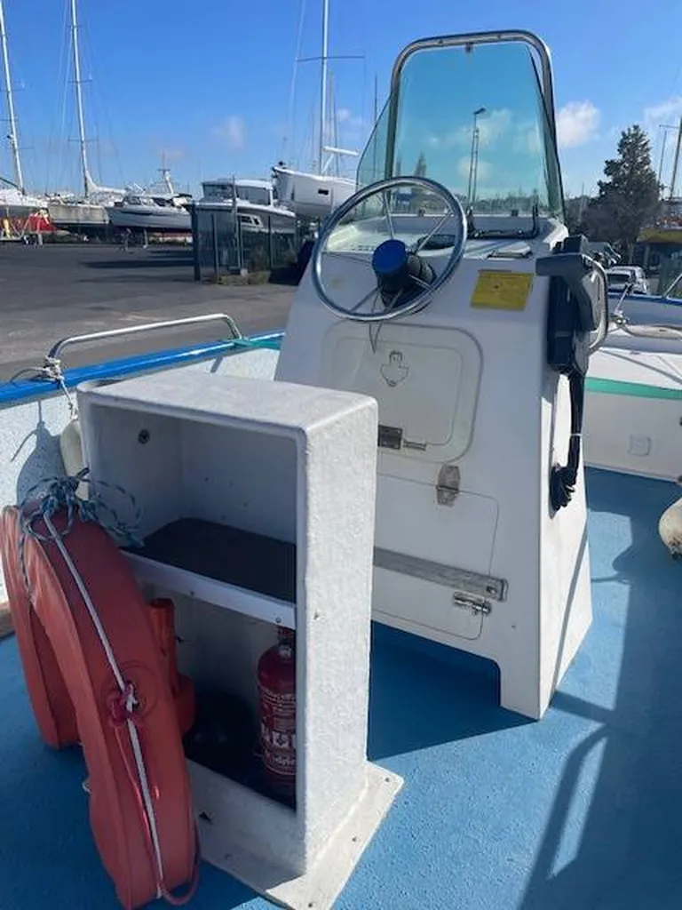 coque open moins de 6 m avec moteur Yamaha et remorque disponible en Bretagne