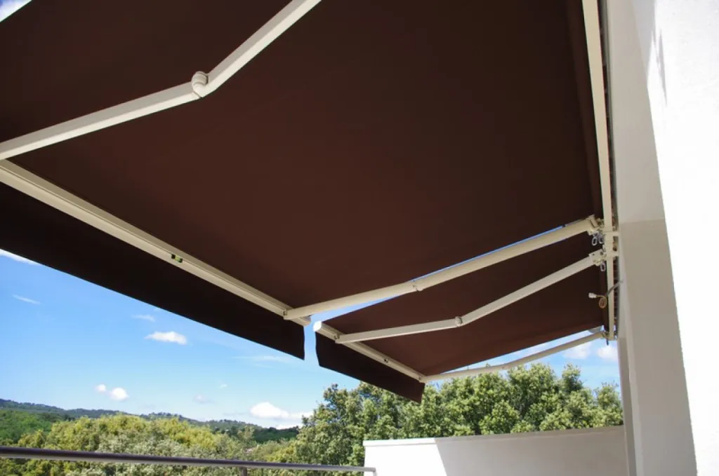 Store banne toile chocolat  Mollans