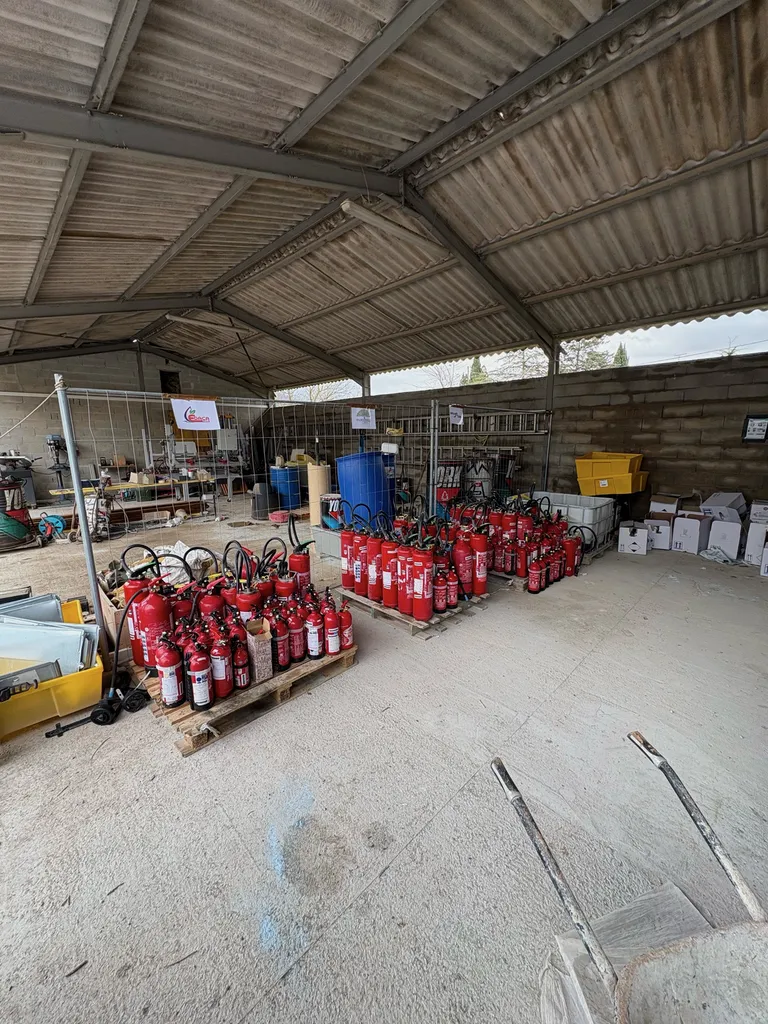 Vérification annuelle de 150 extincteurs portatifs à Meyreuil – Intervention un jour férié pour répondre aux impératifs du client