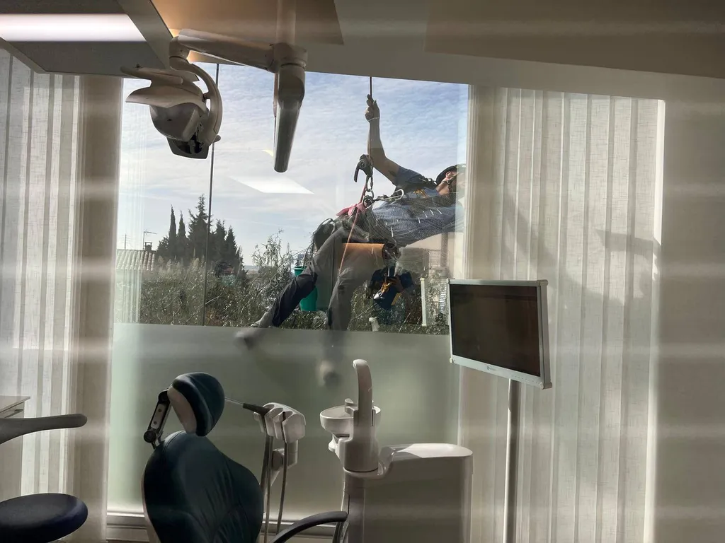 Réalignement dentaire esthétique sans appareil visible pour adulte avec gouttière discrète et efficace à Martigues