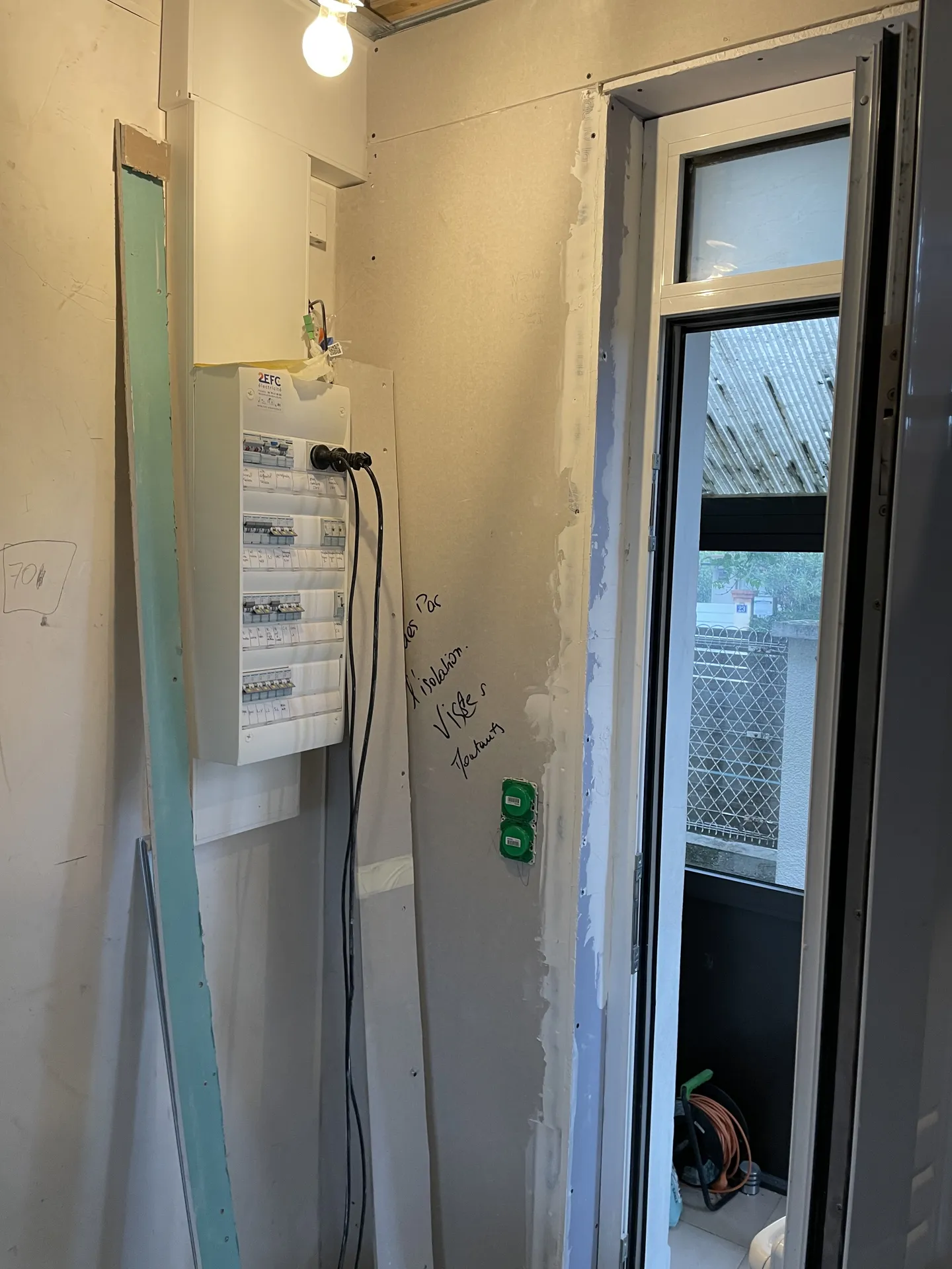 nstallation d’un nouveau tableau électrique lors d’une rénovation électrique complète d’appartement à Lyon (Rhône – 69) pour une mise aux normes et une sécurité optimale