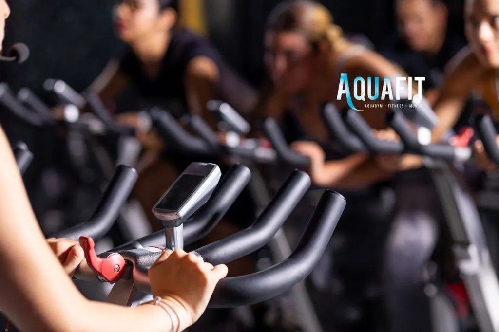 Cours de biking en salle Bordeaux : boostez votre cardio chez Aquafit