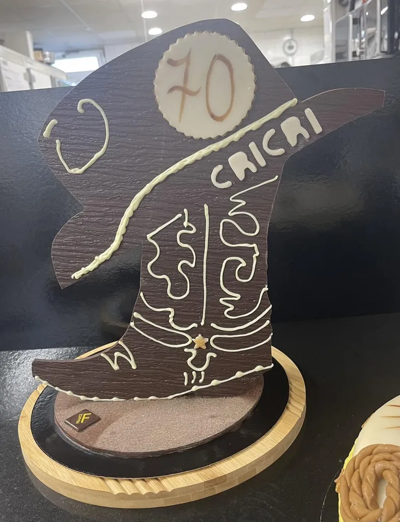 Création d'un gâteau sur mesure sur le thème cow-boy pour un événement inoubliable