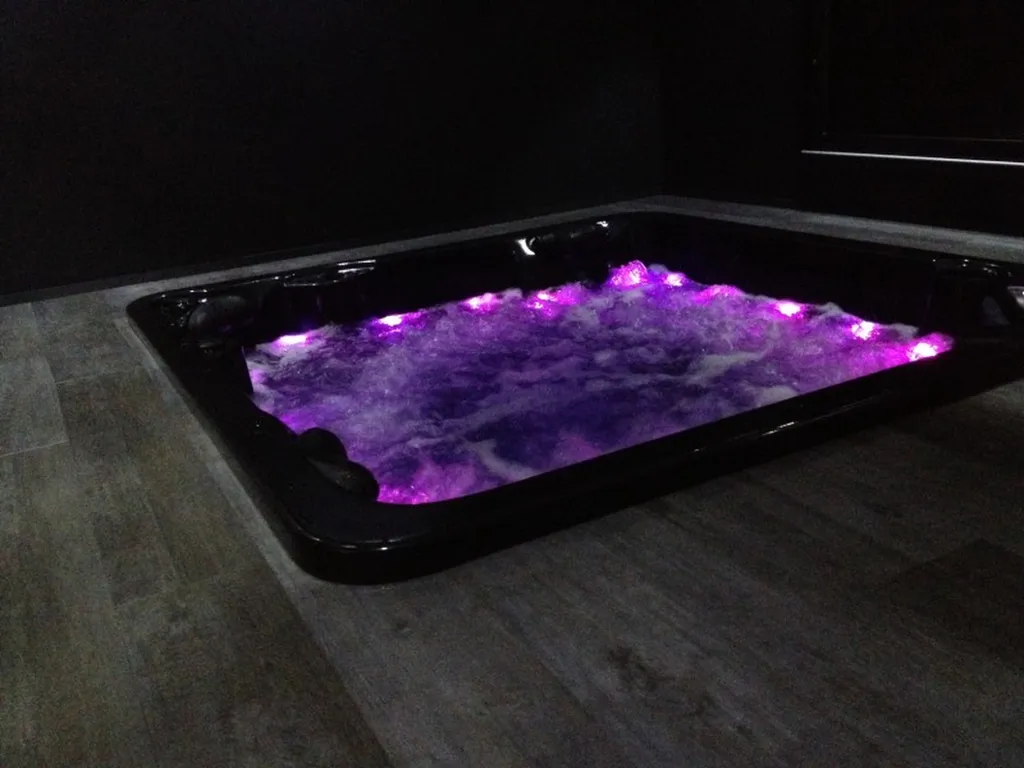 Spa aquamarine encastré Noir avec led peripherique