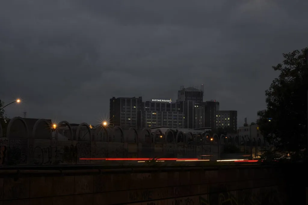 Installation d’enseigne lumineuse pour établissement de santé en Ile de France
