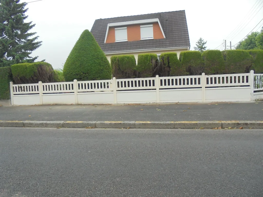 Installation de Clôture en béton élégante pour la délimitation à Port-Jérôme-sur-Seine en Seine-Maritime 76 et ses Alentours