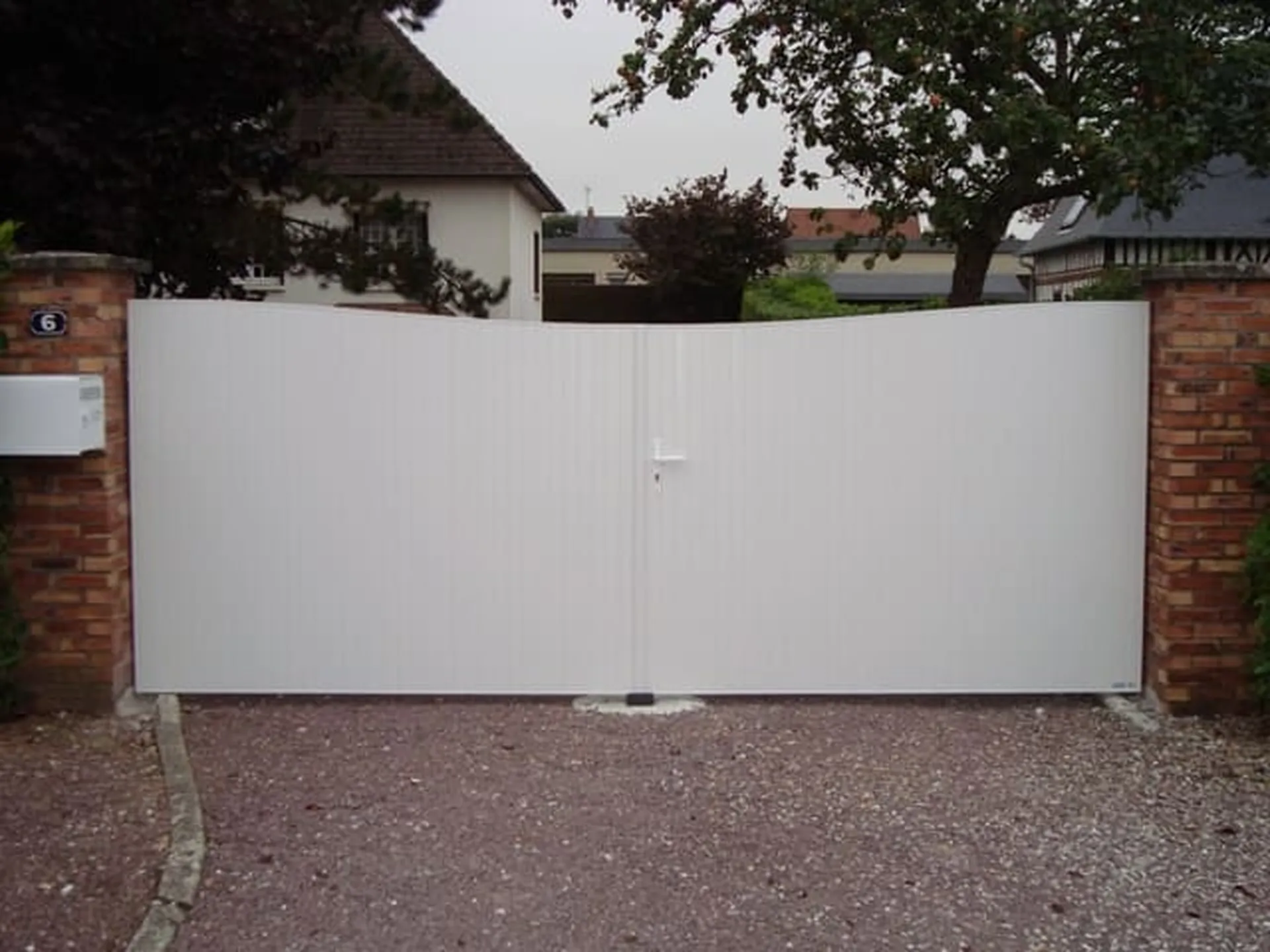 Installation de Portail PVC Battant, Modèle Traditionnel Plein ou Ajouré Sans Entretien à Beuzeville dans l'Eure 27 et Pont-Audemer