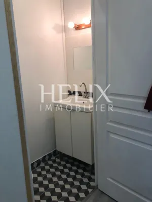 Vos bureaux à Saint Germain en Laye 39 M² de surface au RDC et une partie basse de 35 M² commerces à proximité, stationnement facile