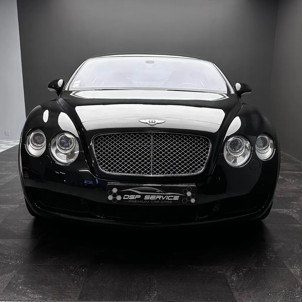 Entretien des surfaces de l'habitacle sur une Bentley Continental GT à Le Mans (72)