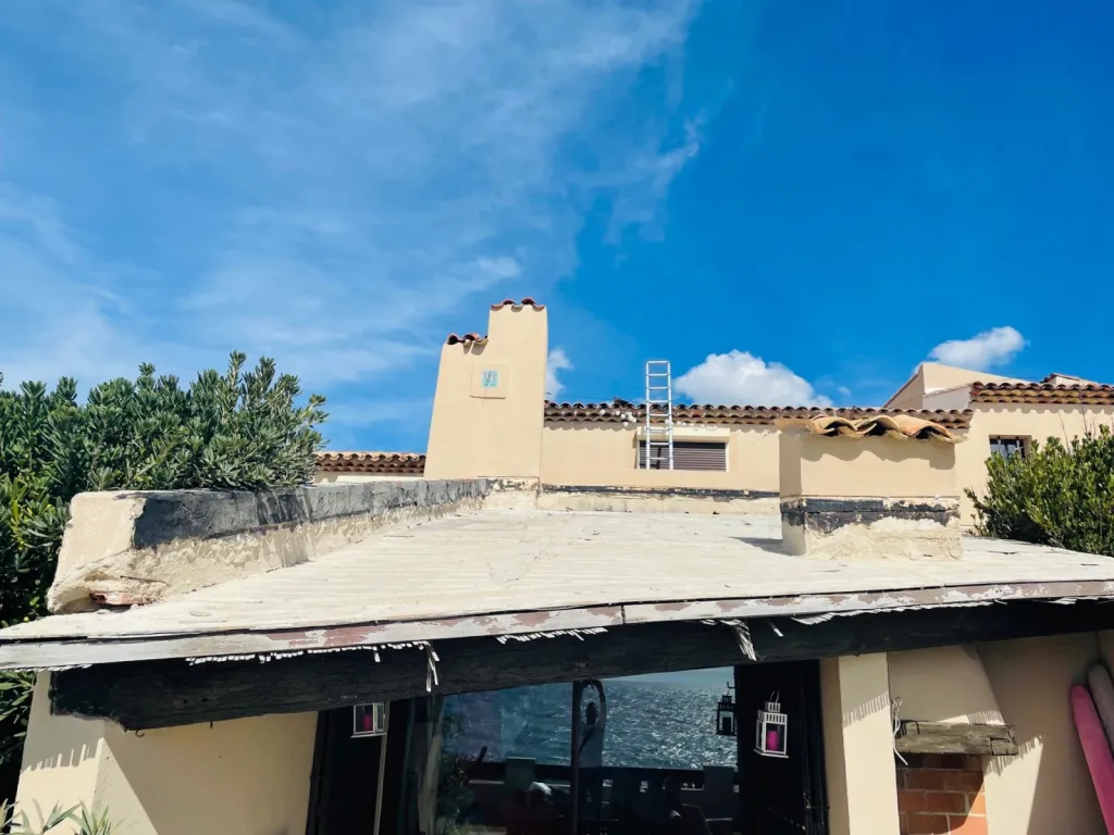 Réfection d’une toiture de maison en P.S.T Canal près de Aix en Provence.
