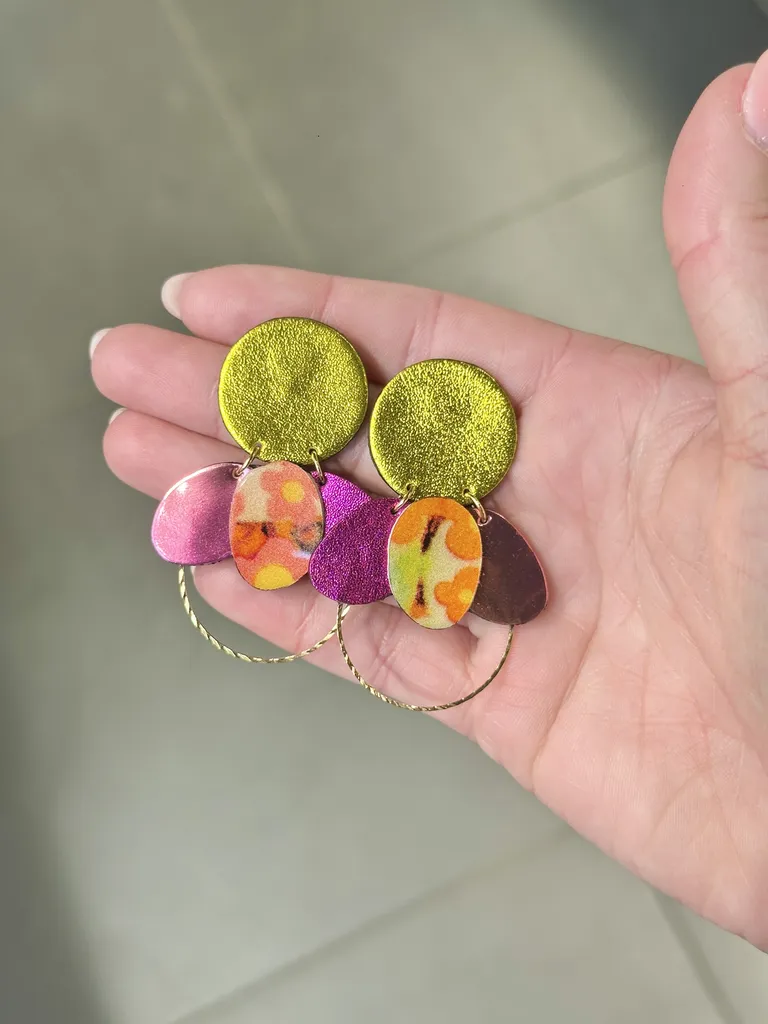 Offrir les boucles d’oreilles Élise de la créatrice Elufée originales et colorées pour la fête des mères au Hav