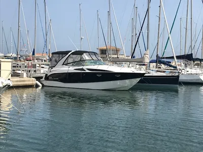 Toni Marine propose à la vente ce Bayliner 300 d'occasion équipé de deux moteurs in-bord Mercruiser 220 CV disponible à La Londe les Maures près de Hyères